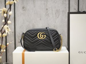 GG MARMONT SMALL MATELASSÉ SHOULDER BAG GG MARMONT SMALL MATELASSÉ SHOULDER BAG
