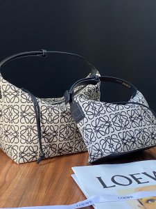 LOEWE HANDBAG Embroidered Embroidered beige floral pattern LOEWE HANDBAG Embroidered Embroidered beige floral pattern