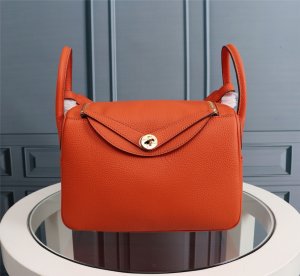 HERMES HANDBAG Lindy orange HERMES HANDBAG Lindy orange