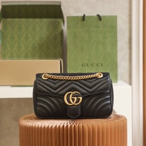 GG MARMONT SMALL MATELASSÉ SHOULDER BAG GG MARMONT SMALL MATELASSÉ SHOULDER BAG