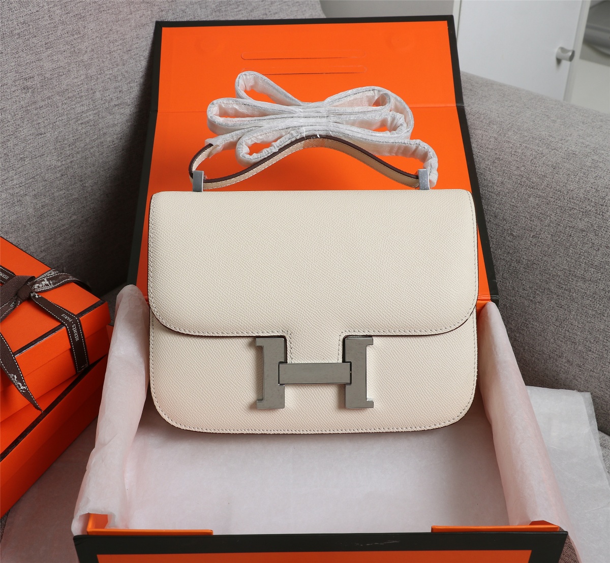 HERMES HANDBAg white HERMES HANDBAg white