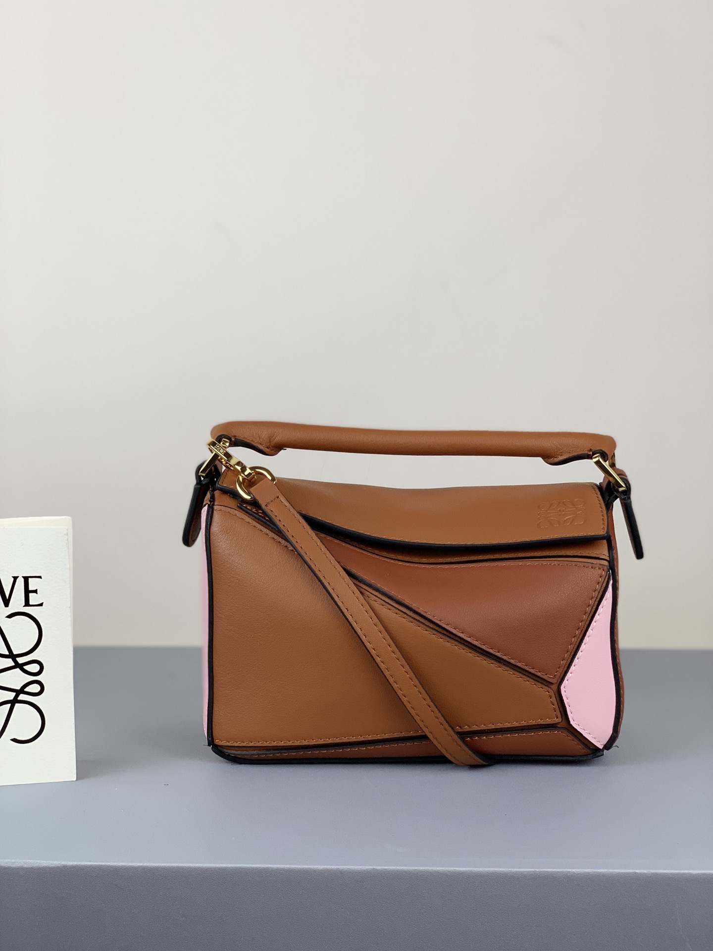 LOEWE HANDBAG Caramel Patchwork Cherry Blossom Pink LOEWE HANDBAG Caramel Patchwork Cherry Blossom Pink