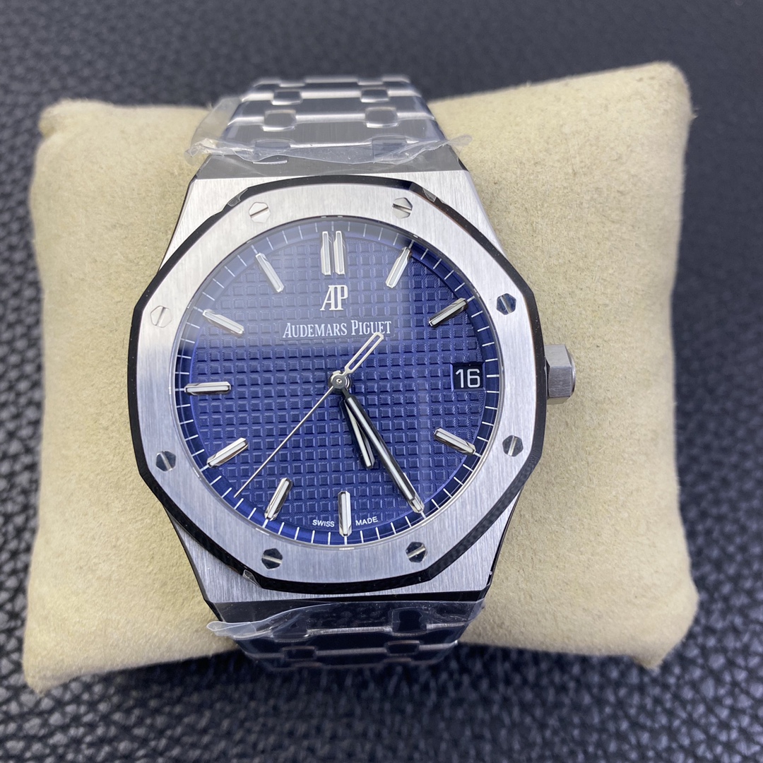 The Audemars Piguet Royal Oak 15500ST.OO.1220ST.04 watch