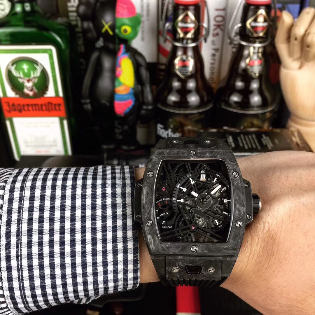 Hublot Soul Series Personalized Fashion Carbon Fiber Luminous Case Men’s Mechanical Watch Hublot Soul Series Personalized Fashion Carbon Fiber Luminous Case Men’s Mechanical Watch