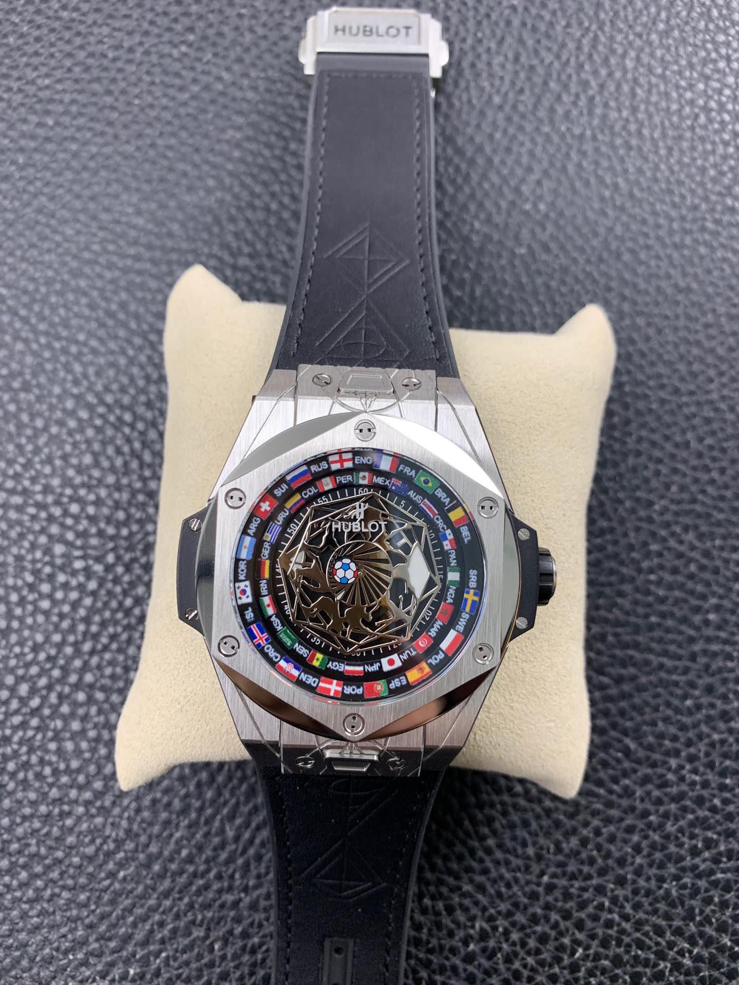 Hublot Big Bang Sang Bleu II Tattoo Watch Hublot Big Bang Sang Bleu II Tattoo Watch