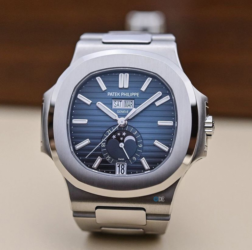 Patek Philippe Elegant Sports Nautilus Series (Parrot Fish) 5726 Annual Calendar Watch Patek Philippe Elegant Sports Nautilus Series (Parrot Fish) 5726 Annual Calendar Watch