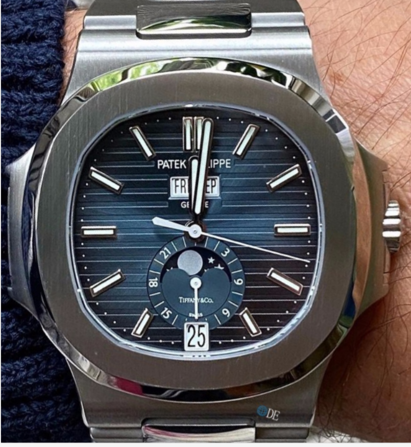 Patek Philippe Elegant Sports Nautilus Series (Parrot Fish) 5726 Annual Calendar Watch Patek Philippe Elegant Sports Nautilus Series (Parrot Fish) 5726 Annual Calendar Watch