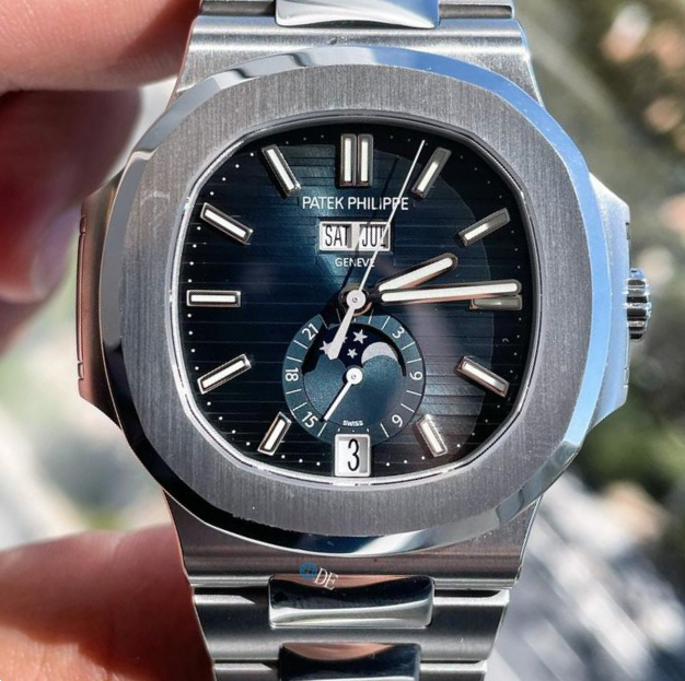 Patek Philippe Elegant Sports Nautilus Series (Parrot Fish) 5726 Annual Calendar Watch Patek Philippe Elegant Sports Nautilus Series (Parrot Fish) 5726 Annual Calendar Watch