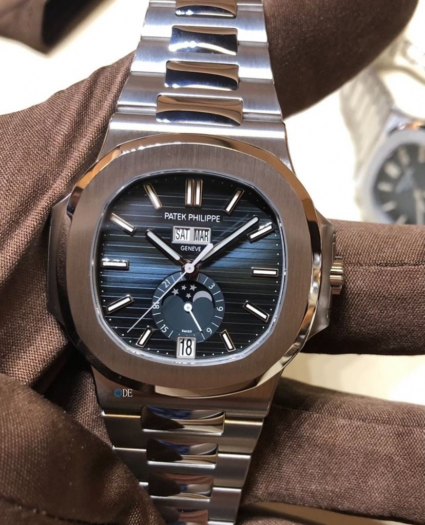 Patek Philippe Elegant Sports Nautilus Series (Parrot Fish) 5726 Annual Calendar Watch Patek Philippe Elegant Sports Nautilus Series (Parrot Fish) 5726 Annual Calendar Watch