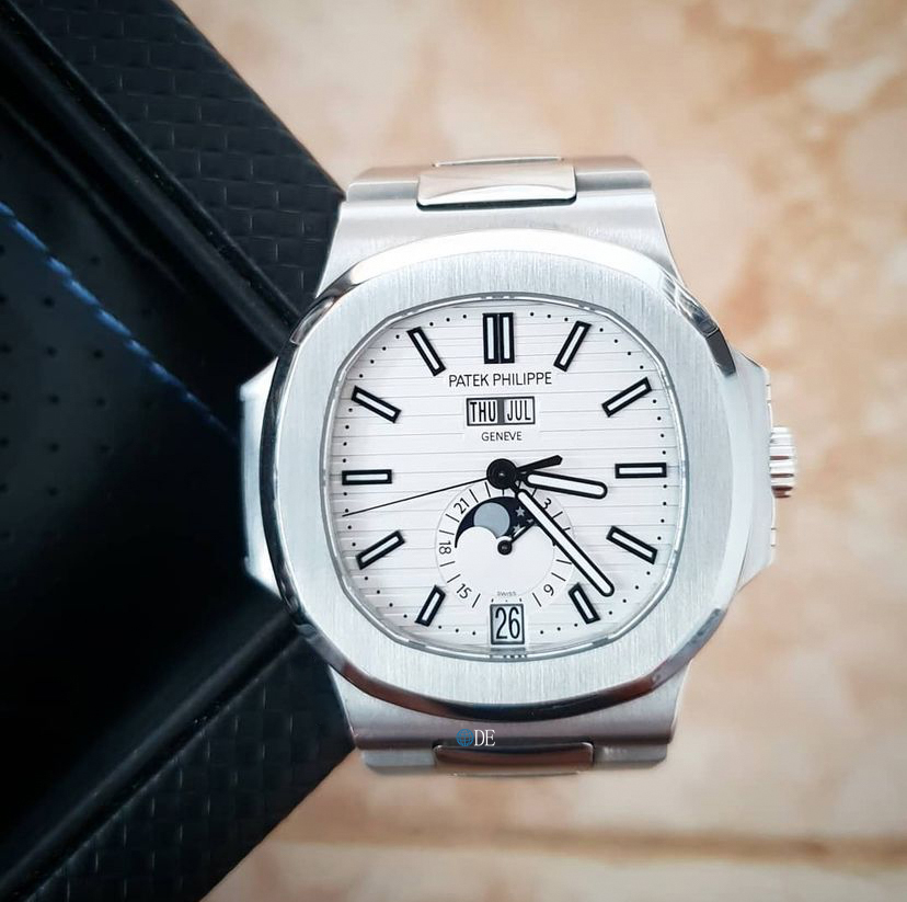 Patek Philippe Elegant Sports Nautilus Series (Parrot Fish) 5726 Annual Calendar Watch Patek Philippe Elegant Sports Nautilus Series (Parrot Fish) 5726 Annual Calendar Watch