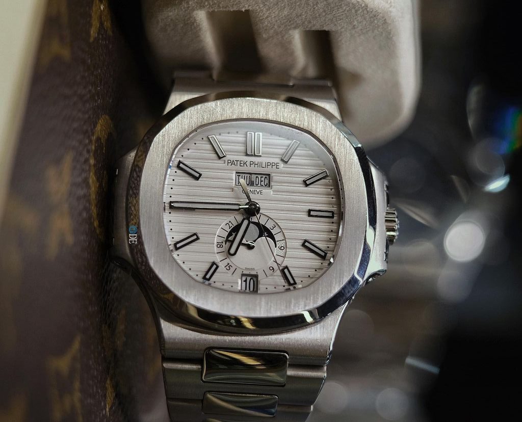 Patek Philippe Elegant Sports Nautilus Series (Parrot Fish) 5726 Annual Calendar Watch Patek Philippe Elegant Sports Nautilus Series (Parrot Fish) 5726 Annual Calendar Watch