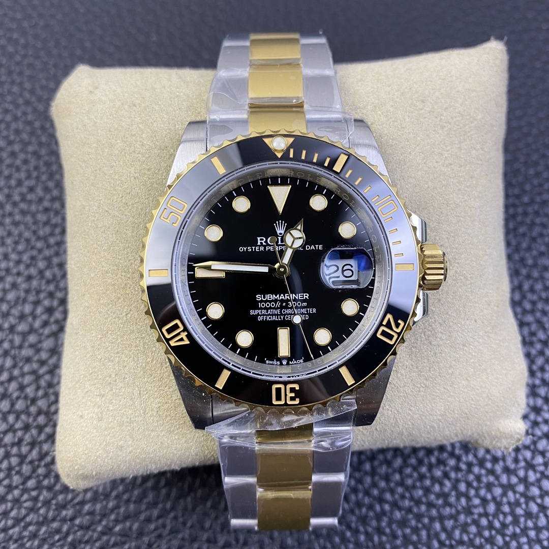 Rolex Submariner Series Green Hulk 116610LV Classic Model. Rolex Submariner Series Green Hulk 116610LV Classic Model.